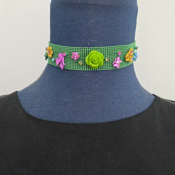 Boutique Jewelry - Green Mesh Floral Garden Choker Necklace